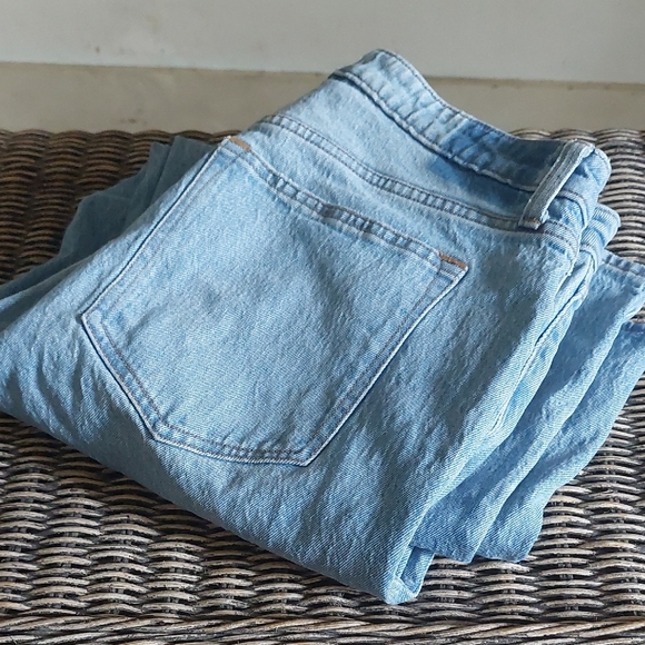 Abercrombie & Fitch Denim - Abercrombie & Fitch The 90's Relaxed High Rise Curve Love Jeans